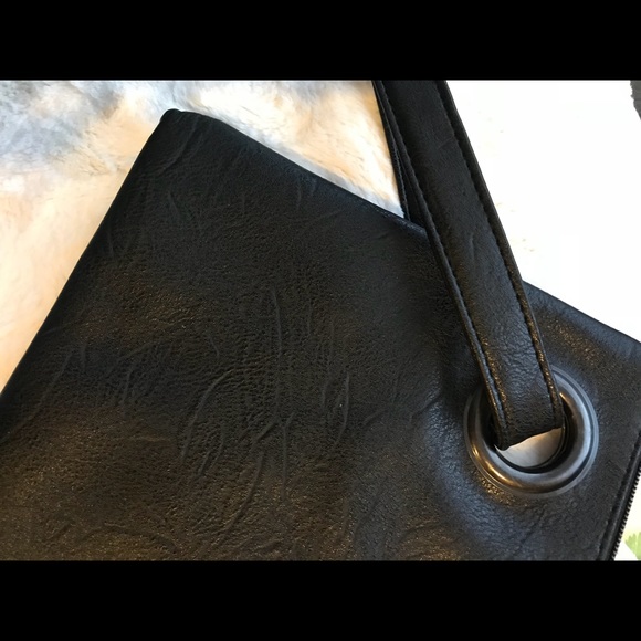 Extra Large Black Clutch-Side Strap! Adorable! - Picture 3 of 7